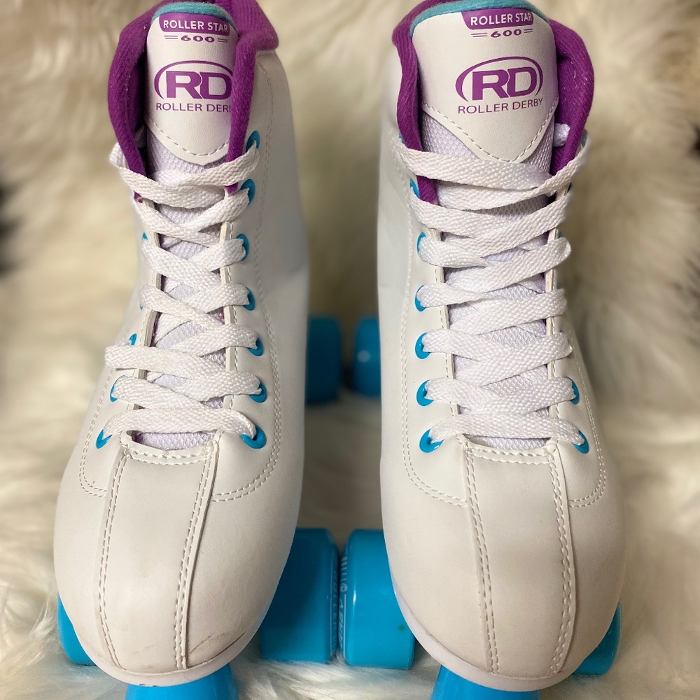 Roller derby skates